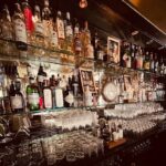 Entdecke die Bar, in der deine Story mit jedem Drink weitergeschrieben wird – jetzt Platz sichern.